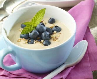 Vegan Crunchy Cappuccino Yoghurt with blueberries – low carb recipe