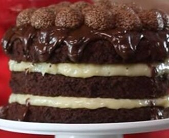 Receita de Naked Cake de Brigadeiro com Beijinho, aprenda como fazer um bolo simples e fácil de brigadeiro com beijinho um bolo pelado.