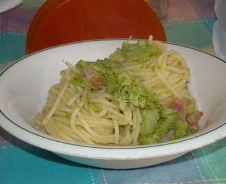 Pasta con broccolo e pancetta