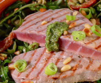 Salade pesto met gegrilde tonijn
