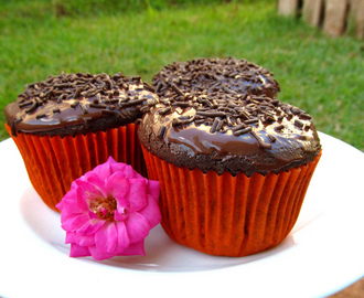 Cupcake de Chocolate com Cobertura de Chocolate