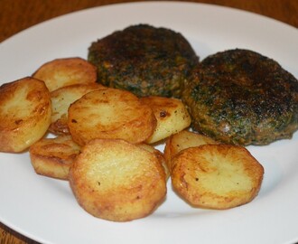 Spinach & lentil burgers with fried potatoes