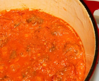Caril de Bolinhas de Carne de Carneiro (Lamb Kofta in Makhni Curry Sauce)