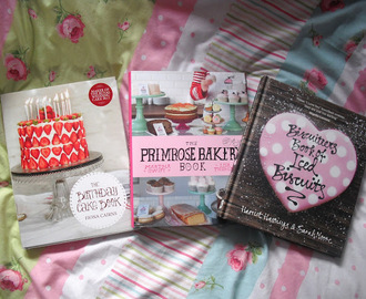 Baking Books: Fiona Cairns Birthday Cakes, Primrose Bakery, Biscuiteers Iced Biscuits.. ♥