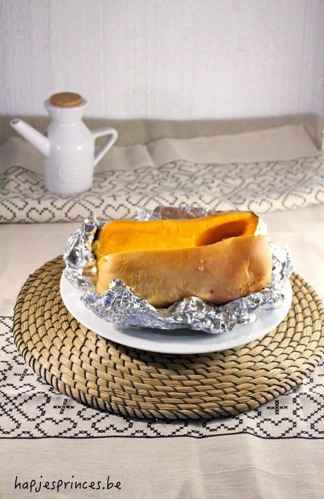 Basisrecept voor pompoenpuree en hapje met pompoen, walnoten en blauwe kaas op zuurdesembrood