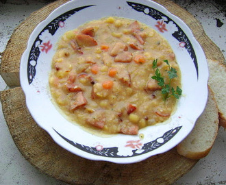 Zupa grochowa z kiełbaską