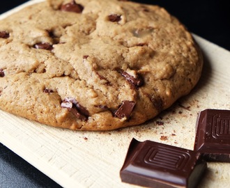 XXL Chocolate chip cookie (single serving)