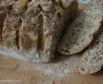 Chleb pełnoziarnisty na zakwasie z siemieniem lnianym