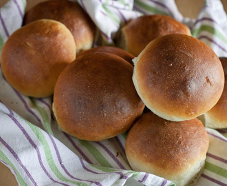 Simple bread rolls