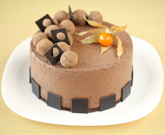 Шоколадный торт-мусс с карамельно-кофейными трюфелями / Torta mousse de chocolate com trufas de caramelo e café