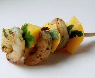Hapje: Pittige garnalen met mango en koriander