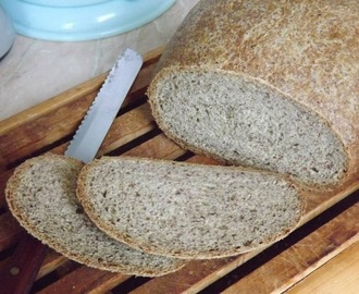 Szénhidrát csökkentett lenmaglisztes kenyér (kenyér sütőgéppel készített recept)