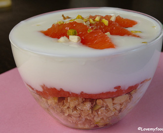 Yoghurt met grapefruit en honing granola