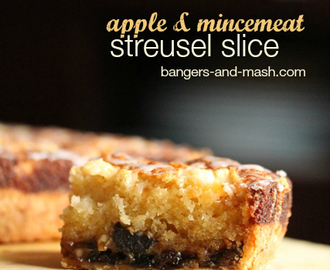 Apple and mincemeat streusel slice