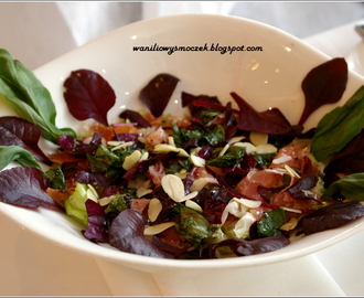 Sałatka z liśćmi botwinki, szynką parmeńską w owocowo-bazyliowym dresingu i relacja z dietetycznych warsztatów kulinarnych