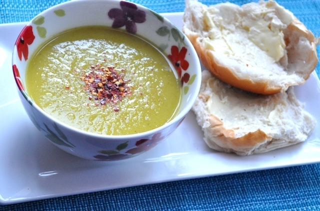 Soup Maker Recipe:  Curried Parsnip and Spring Onion Soup 1.6 Litre