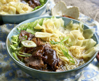PRAWN WONTON AND BEEF NOODLE SOUP
