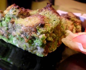 Olajkímélő, sütőben sült spenótos bundáskenyér, friss piros zöldségsalátával (zöld menüsor Szent Patrik napon 3.rész)