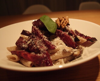 Pasta met champignonroomsaus en geroosterde rode bieten