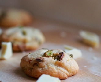 Pistachio White Chocolate Cookies - Pistaasi-valkosuklaa keksit