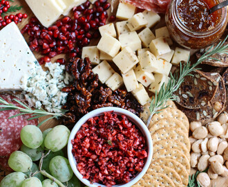 How to Create the Perfect Holiday Cheese Board