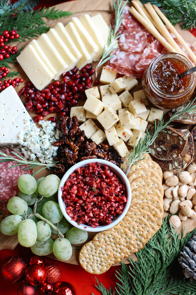 How to Create the Perfect Holiday Cheese Board