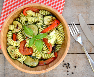 Fusilli met pesto en gegrilde groenten