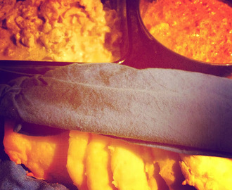 Intialainen kattaus: kana, korma ja naan-leipä