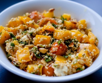 Wat eten we vandaag: Quinoa met boerenkool, feta, paprika & amandelschaafsel