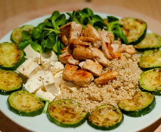 Makkelijke maaltijd: Kruidige quinoa met kipfilet en courgette