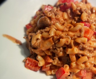 Macaroni met gehakt en mascarpone tomatenroomsaus