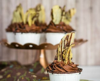 Cupcakes de doble chocolate con patatas fritas