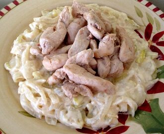 Paleo majonézes cukkinisaláta fűszeres csirkemellcsíkokkal