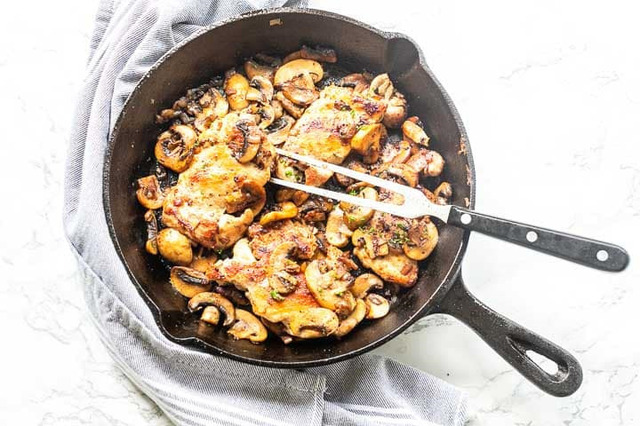 Garlic chicken thighs with mushrooms