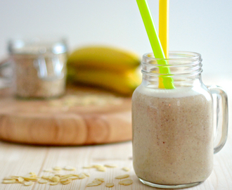 Banana and Almond Breakfast Smoothie