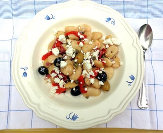 Griekse reuzenbonen met geroosterde paprika, olijven en feta