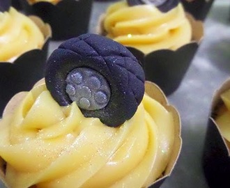 Mini Cupcakes de Baunilha com Cobertura Cremosa de Leite Condensado