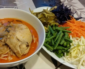 Recept: Thaise noedel curry met kip/ Kha Nhom Tjien Kaeng Kai/ ขนมจีนแกงไก่