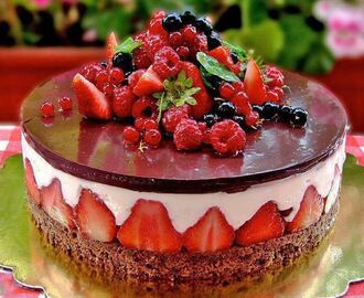 Receita de Torta de chocolate com creme de coco e frutas vermelhas by Chef Eric Rivkin