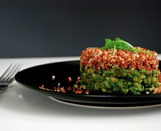 quinoa met courgette, groene paprika en erwtjes met een rucola - veldsla sausje