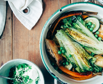 Zomerse Franse groenteschotel met kip + kruidenroom: “jardinière”