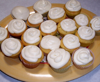 Perfectly Lemon Low Carb Cupcakes