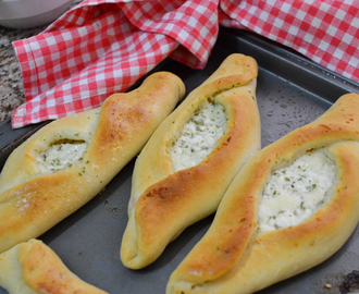 Cheese and herbs turnovers (Daring cooks en croute May challenge)