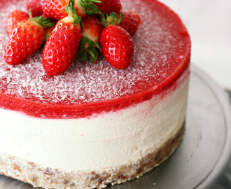 Vegan cheesecake met aardbeien