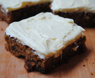 Super simple and easy carrot cake for students