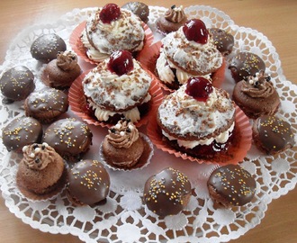 (fast) zuckerfreie Mini-Cupcakes & Cupcakes "schwarzwälder Kirsch"