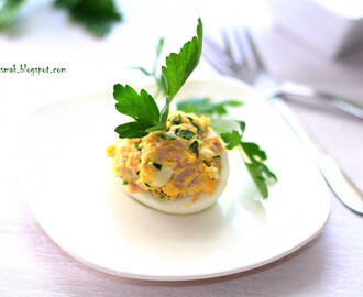 Najlepsze jajka faszerowane z szynką i pietruszką + sos śmietanowo-majonezowy