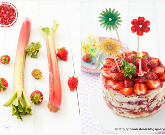 Una torta fragole e rabarbaro, un anno di blog e una vincitrice - Strawberries Rhubarb Cake and First Year Blog Anniversary