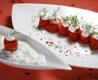 Yoğurtlu Kırmızı Biber Salatası Tarifi