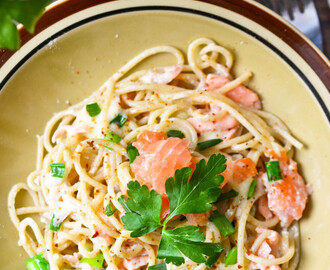 Makaron spaghetti z łososiem (z sosem śmietanowym)